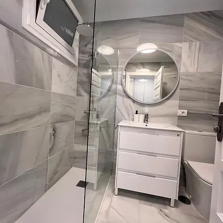 Seafront New Modern Lägenhet *