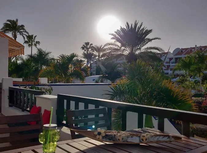 Seafront New Modern 아파트