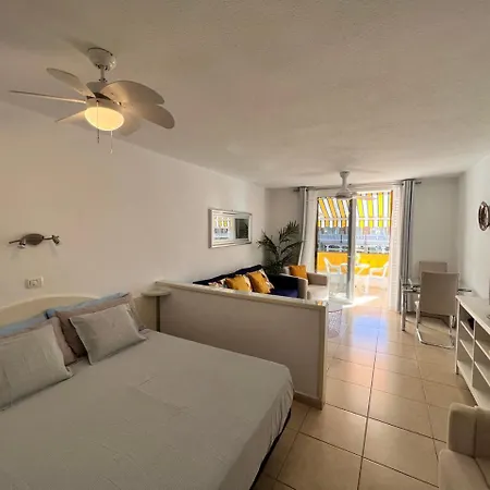 Seafront New Modern Apartment *